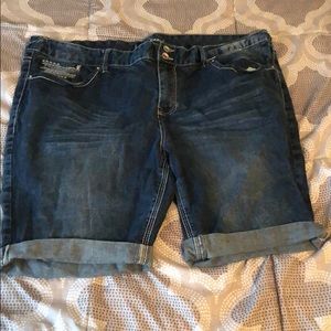 Ariya size 24 shorts